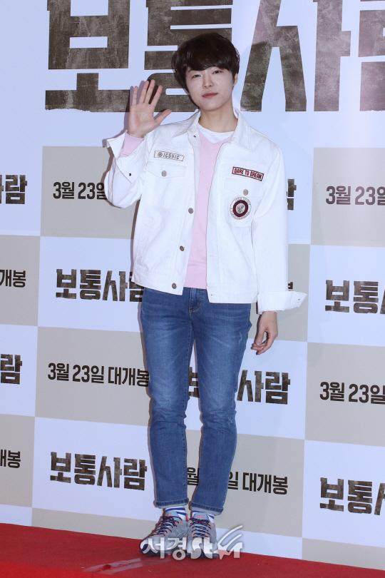 박시환이 20일 열린 영화 ‘보통사람’ VIP 시사회에 참석해 포즈를 취하고 있다.