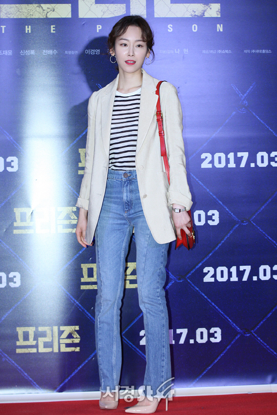배우 서현진이 21일 오후 서울 삼성동 코엑스 메가박스에서 열린 영화 ‘프리즌’ VIP시사회에 참석해 포토타임을 갖고 있다.