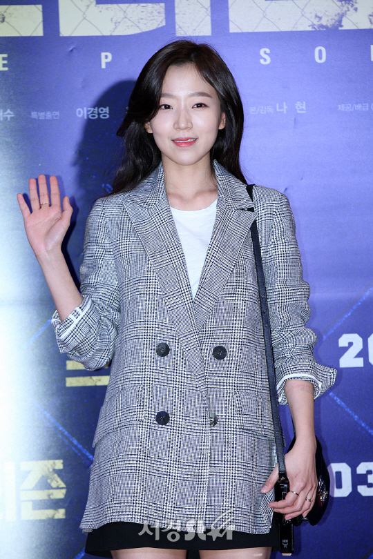 배우 조수향이 21일 오후 서울 삼성동 코엑스 메가박스에서 열린 영화 ‘프리즌’ VIP시사회에 참석해 포토타임을 갖고 있다.