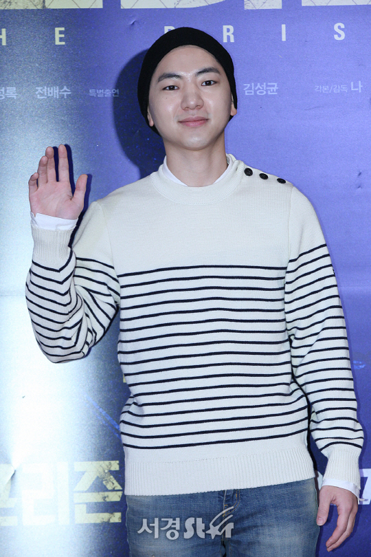 배우 이주승이 21일 오후 서울 삼성동 코엑스 메가박스에서 열린 영화 ‘프리즌’ VIP시사회에 참석해 포토타임을 갖고 있다.