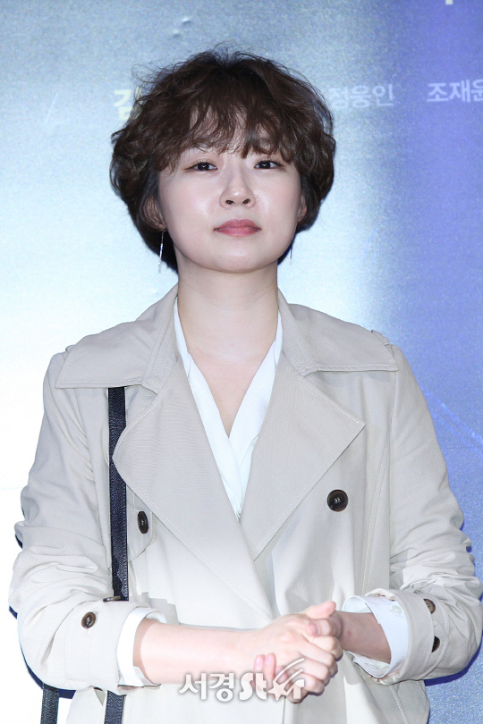 배우 이채은이 21일 오후 서울 삼성동 코엑스 메가박스에서 열린 영화 ‘프리즌’ VIP시사회에 참석해 포토타임을 갖고 있다.