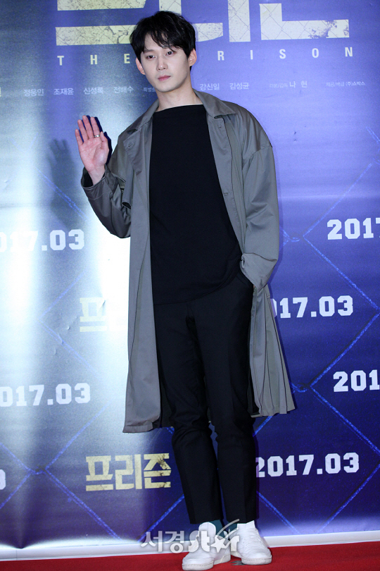 배우 권수현이 21일 오후 서울 삼성동 코엑스 메가박스에서 열린 영화 ‘프리즌’ VIP시사회에 참석해 포토타임을 갖고 있다.