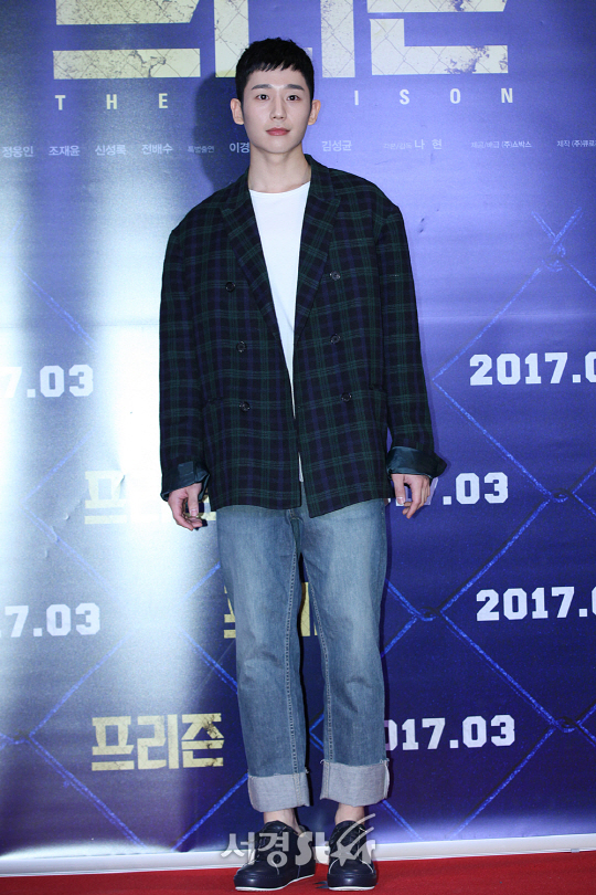 배우 정해인이 21일 오후 서울 삼성동 코엑스 메가박스에서 열린 영화 ‘프리즌’ VIP시사회에 참석해 포토타임을 갖고 있다.