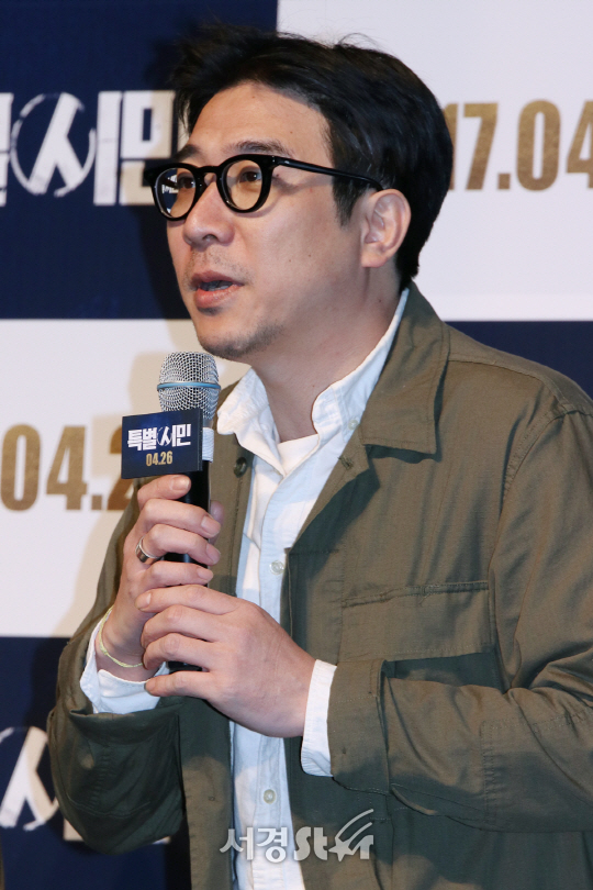 박인제 감독이 22일 열린 영화 ‘특별시민’ 제작보고회에서 인사말을 하고 있다.