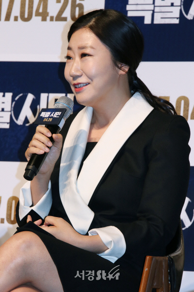 라미란이 22일 열린 영화 ‘특별시민’ 제작보고회에서 인사말을 하고 있다. / 사진 = 오훈 기자
