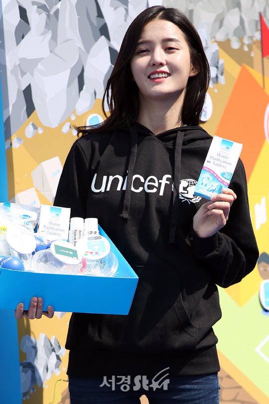 배우 남보라가 22일 오후 서울 광진구 커먼그라운드에서 열린 유니세프 ‘함께 채워요! 깨끗한 물’ 행사에 참석해 포즈를 취하고 있다.