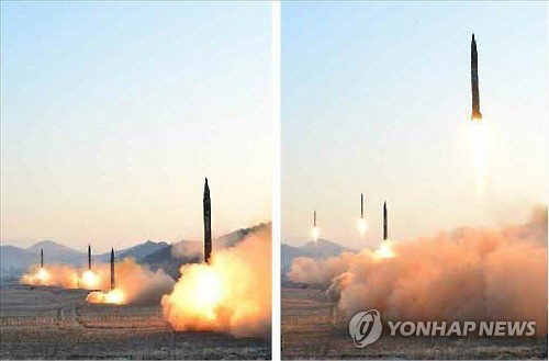 북한은 지난 6일 시행한 4발의 탄도미사일 발사 훈련 사진을 7일 노동당 기관지 노동신문을 통해 공개했다. /연합뉴스