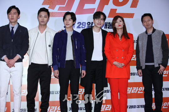 원라인 주역들이 23일 오후 서울 삼성동 메가박스 코엑스에서 열린 영화 ‘원라인’ VIP시사회에 참석해 포토타임을 갖고 있다.