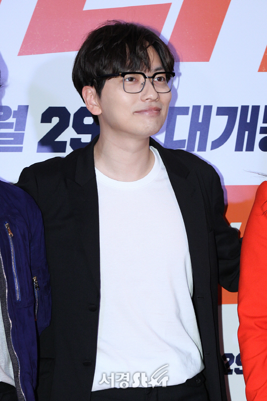 이동휘가 23일 오후 서울 삼성동 메가박스 코엑스에서 열린 영화 ‘원라인’ VIP시사회에 참석해 포토타임을 갖고 있다.