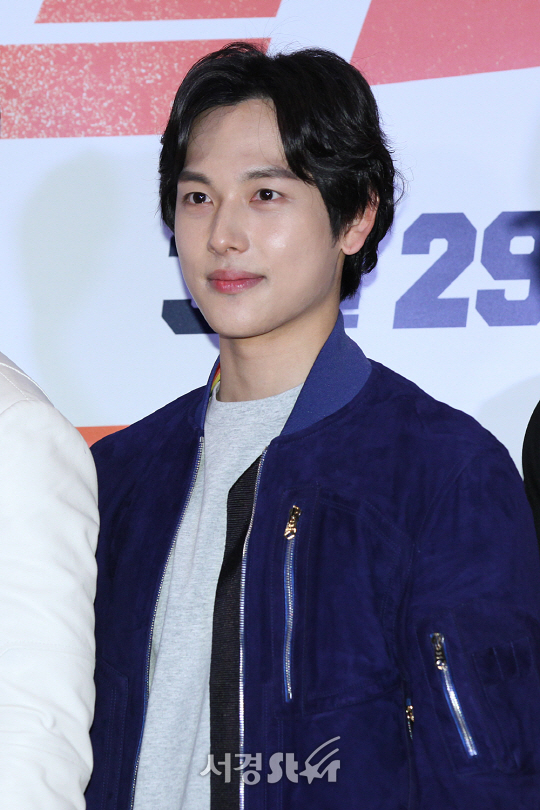 임시완이 23일 오후 서울 삼성동 메가박스 코엑스에서 열린 영화 ‘원라인’ VIP시사회에 참석해 포토타임을 갖고 있다.