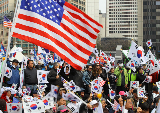 탄핵 이후 세번째 태극기집회 '마녀사냥 중단하라'