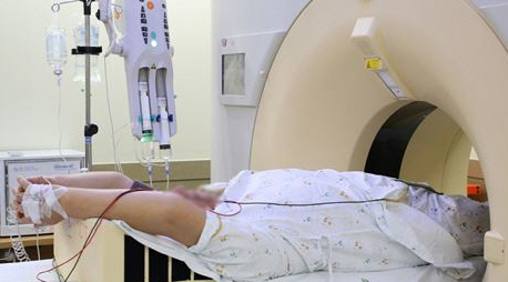 췌장암 의심 환자가 컴퓨터단층촬영(CT)을 하고 있다. /사진제공=분당서울대병원