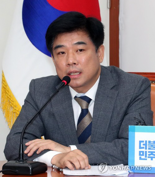 더불어민주당 대선주자인 이재명 성남시장 캠프 대변인인 김병욱 의원/연합뉴스