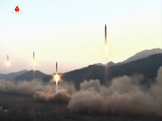 북한 조선중앙TV는 7일 ‘주일미군 타격’을 목적으로 전날 수행한 탄도미사일 발사 훈련 영상을 공개했다.