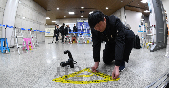 박근혜 전 대통령에 대한 법원 구속 전 피의자 심문(영장실질심사)을 하루 앞둔 29일 오전 서초구 서울중앙지방법원에 포토라인이 설치돼 있다./송은석기자songthomas@sedaily.com