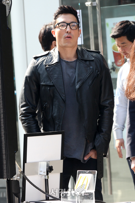 다니엘 헤니가 30일 오전 서울 마포구 한 푸드매장에서 열린 런칭 특별 사진 행사에 참석했다.
