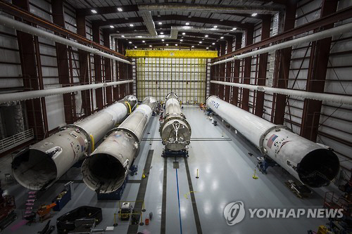 스페이스X, 회수한 로켓 첫 발사…로켓 재활용 성공할까