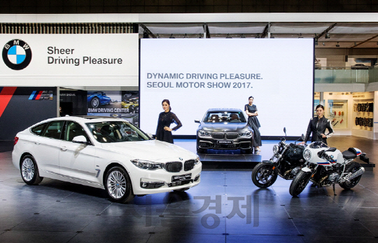 BMW 코리아는 31일 공식 개막하는 ‘2017 서울모터쇼’에 자동차 18종, 모터사이클 7종 등 총 25가지의 다양한 모델을 전시한다. 이 중 5개 모델은 국내 최초로 공개되는 모델이다./사진제공=BMW 코리아