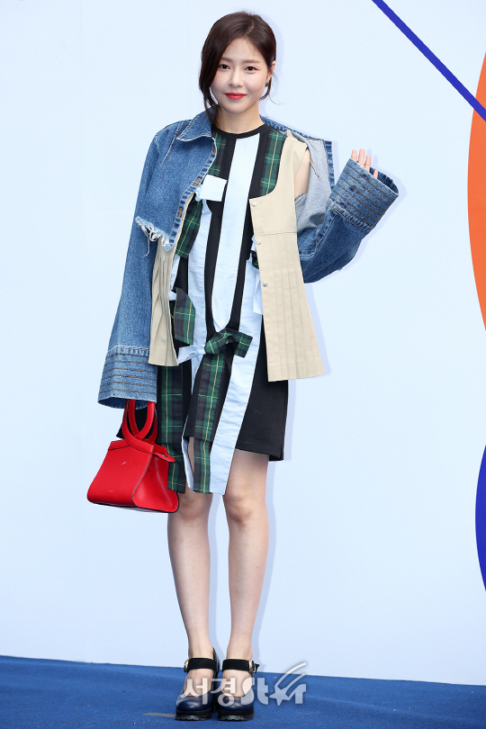 배우 박하나가 30일 오후 서울 중구 동대문디자인플라자(DDP)에서 열린 ‘2017 F/W 헤라 서울 패션위크‘ 키옥 컬렉션 쇼에 참석하고 있다.