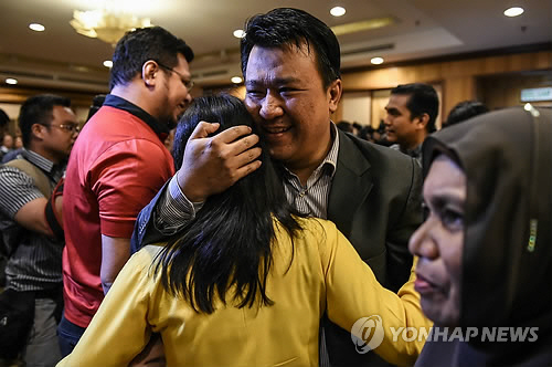 북한에 억류됐던 말레이시아인 9명이 31일(현지시간) 고국에 도착했다고 AFP통신이 보도했다./연합뉴스