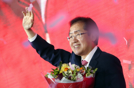 홍준표, 한국당 대선후보로 선출…“꿈 꿀 수 있는 세상 만들겠다”