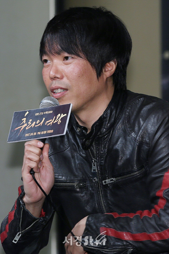 김진우 감독이 3일 오후 서울 영등포구 타임스퀘어 아모리스 홀에서 열린 KBS 2TV 새 수목드라마 ‘추리의 여왕’ 제작발표회에 참석해 인터뷰를 하고 있다.