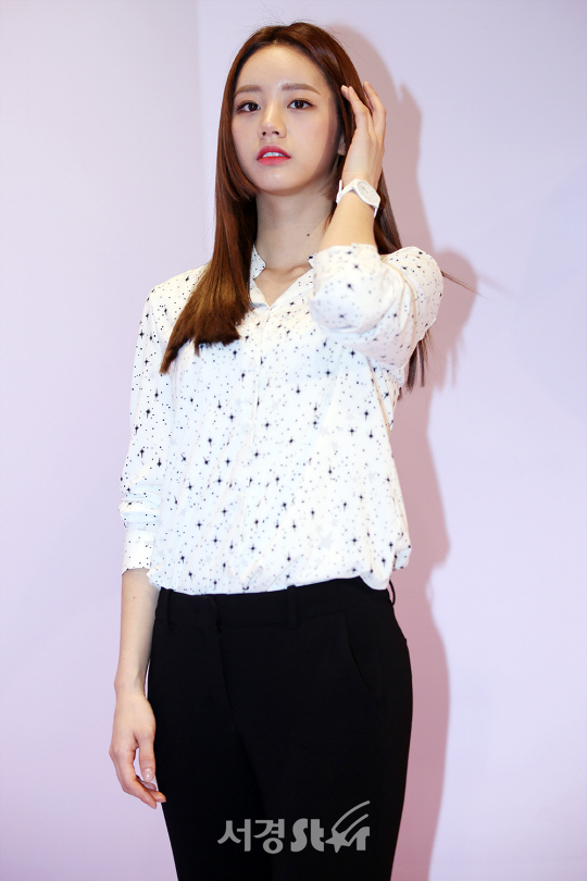 걸스데이 혜리가 4일 오후 서울 강남 스와치 가로수길 플래그쉽 스토어에서 진행된 시계 브랜드 런칭 행사에 참석해 포즈를 취하고 있다.