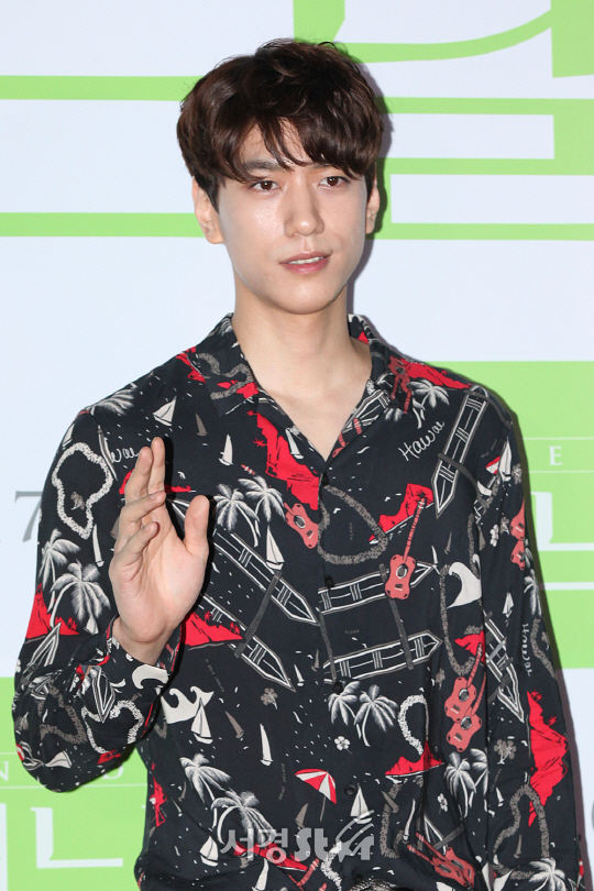 배우 성준이 4일 오후 서울 성동구 행당동 왕십리 CGV에서 열린 영화 ‘어느날’ VIP시사회에 참석해 포토타임을 갖고 있다.