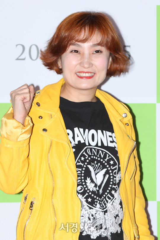 배우 박경림이 4일 오후 서울 성동구 행당동 왕십리 CGV에서 열린 영화 ‘어느날’ VIP시사회에 참석해 포토타임을 갖고 있다.