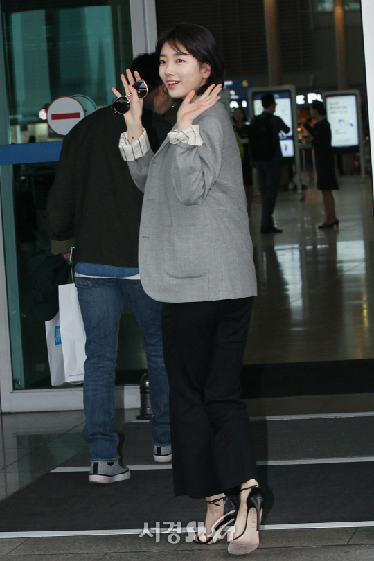 수지, 오키나와 다녀올게요~ (인천공항 출국)