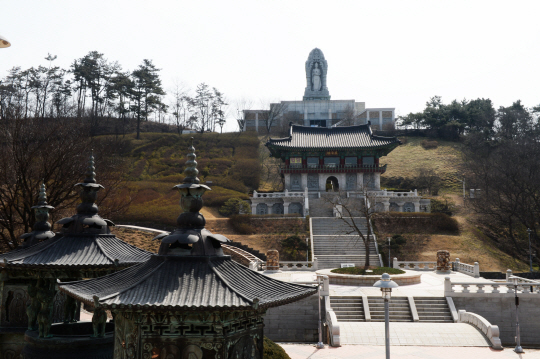 영광은 마라난타가 파키스탄으로부터 불교를 가지고 들어온 곳이지만 불교 외에 천주교·개신교 순교지가 있고 원불교가 발원한 곳이기도 하다.