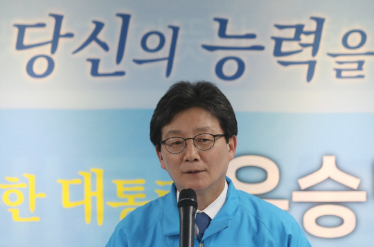 유승민 바른정당 대선후보가 5일 서울 여의도 당사에서 안보 공약을 발표하고 있다.  /연합뉴스