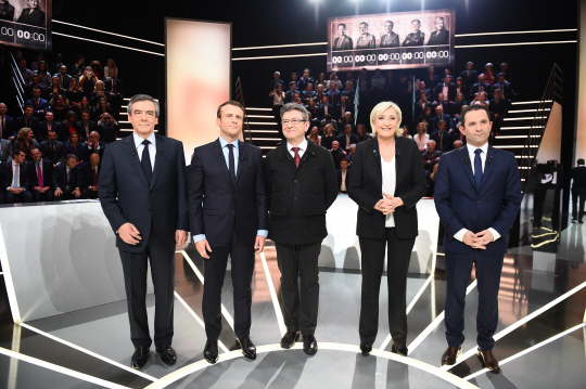 프랑스 TV토론에서 한 자리에 모인  유력 대선후보들./AFP연합뉴스