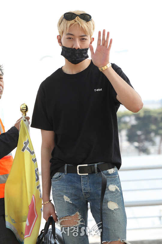 씨엔블루 이정신, 손만 들어도 울려퍼지는 함성소리~ (인천공항 출국)