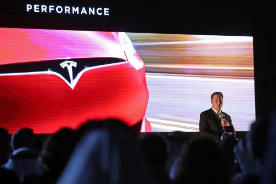미국 최대 자동차업체로 등극한 ‘테슬라’의 창업자 일론 머스크/두바이=AFP