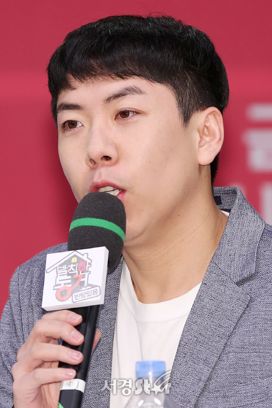 개그맨 양세찬이 MBC ‘발칙한 동거 빈방있음’ 제작발표회에서 인터뷰를 하고 있다.