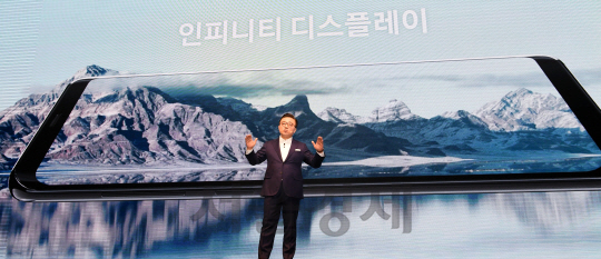 고동진 '갤럭시S8, 삼성이 다시 시작하는 첫 제품'