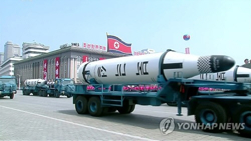 15일 여린 북한 태양절 열병식에 첫 등장한 ‘북극성’ SLBM 모습 /연합뉴스