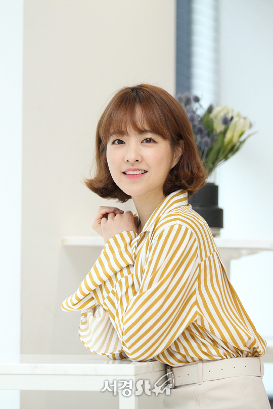 배우 박보영이 17일 jtbc드라마 ‘힘쎈여자 도봉순’ 매체 인터뷰에 앞서 포토타임을 갖고 있다.
