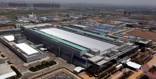 2014년 준공한 삼성전자 중국 시안 메모리 반도체 공장 전경. 총 35만 평 부지에 연면적 7만 평 규모다
