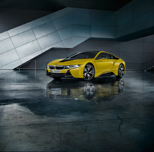 2017 상하이 모터쇼에 출시되는 BMW i8 프로토닉 프로즌 옐로우 에디션