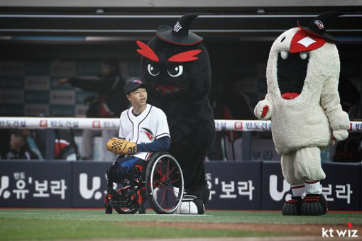 장애 체육인 시구, 역경 극복한 감동 스토리 ‘김선미-권기현-김현진’