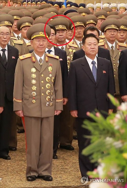 군복 입고 등장한 북한 리병철 /연합뉴스