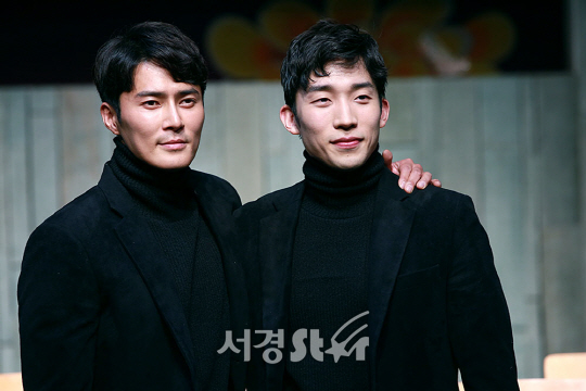배우 조동혁, 이상이(오른쪽)가 ‘미친키스’ 프레스콜에서 포즈를 취하고 있다./사진=조은정 기자