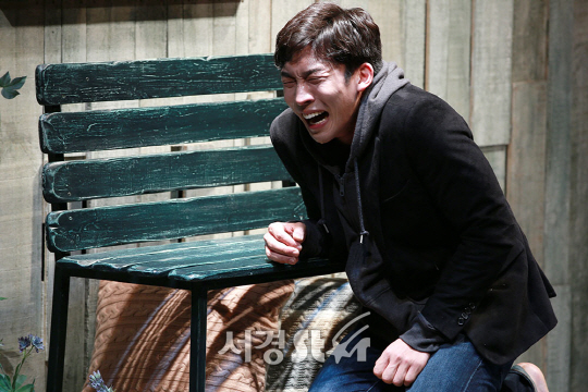 배우 이상이가 ‘미친키스’ 프레스콜에서 연기를 하고 있다.