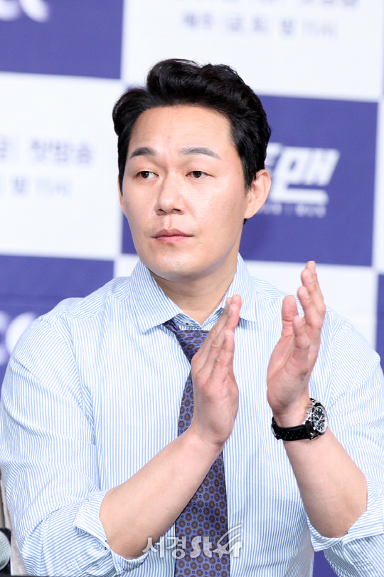 배우 박성웅이 18일 영등포 타임스퀘어 아모리스홀에서 열린 JTBC 새 금토드라마 ‘맨투맨’ 제작발표회에 참석했다.