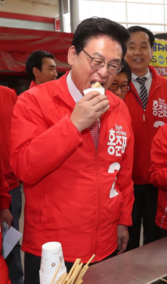 정우택 자유한국당 상임선대위원장/연합뉴스