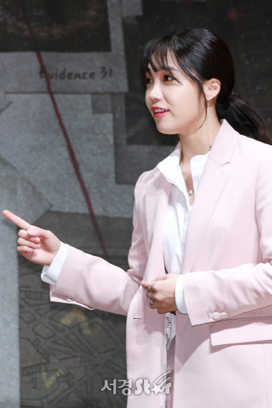 에이핑크 정은지가 21일 오후 서울 마포구 JTBC 사옥 JTBC 홀에서 열린 JTBC ‘크라임씬3’ 제작발표회에서 퇴장을 하고 있다.