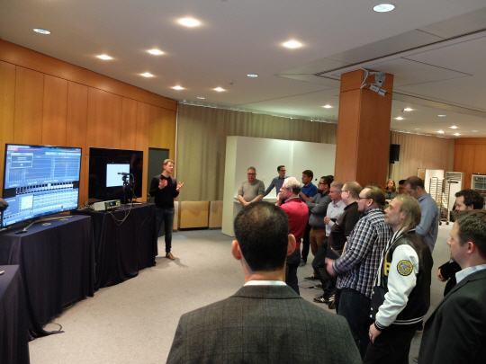 21일(현지시간) 독일 프랑크푸르트에서 열린 삼성 QLED TV 기술을 선보이는 ‘QLED 포럼’에서 독일의 화질전문가 마르셀 곤스카가 화질의 새로운 기준이 될 ‘컬러볼륨’을 설명하고 있다. /사진제공=삼성전자