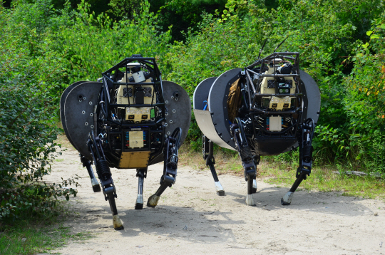 미국 국방부 산하 방위고등연구계획국(DARPA)이 개발 중인 보행형 수송지원로봇.       /사진=DARPA 홈페이지